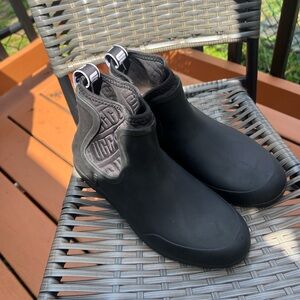 Ugg rain boots size 7